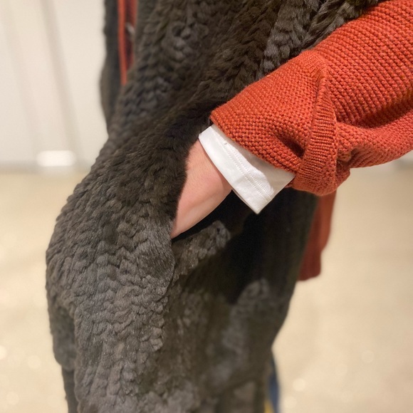 Trilogy Fur Shawl Scarf - Picture 2 of 4